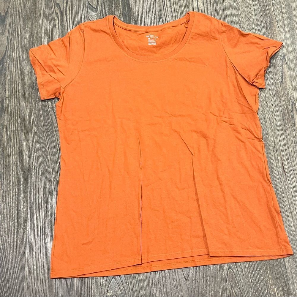 NWOT Nike Womens T-Shirt Crewneck Short Sleeve Athletic Fit Cotton Orange XL